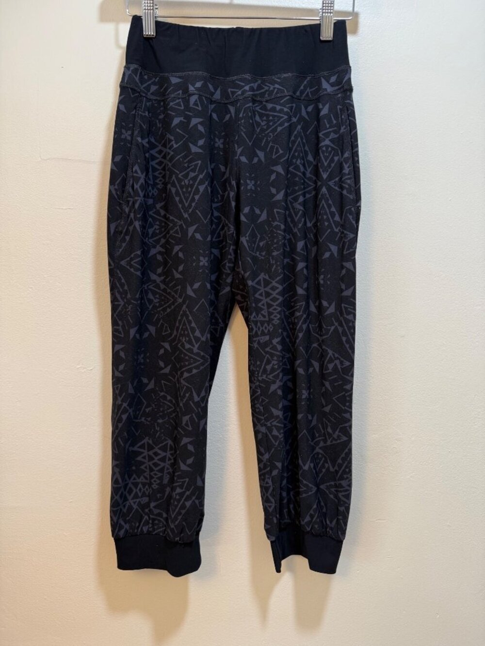 Sweaty Betty Black Geo Print XS Workout Joggers With Ribbed Cuffs & High Waistba - Picture 1 of 6